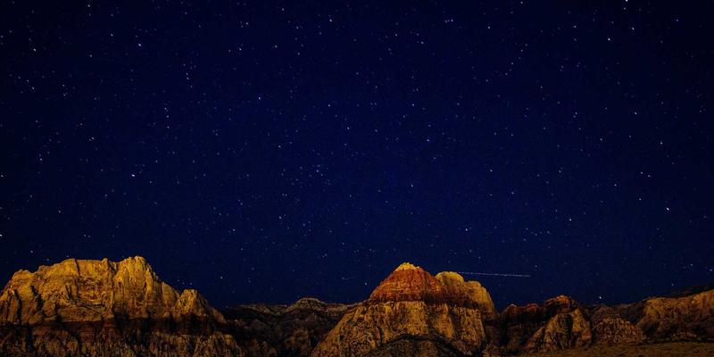 大型体育场馆标识系统设计：如何实现人流疏导、应急安全与商业信息的高效整合？