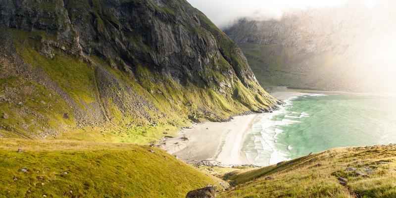 标识标牌设计中的色彩心理学：达卡标识教你用色彩提升品牌识别与空间情绪